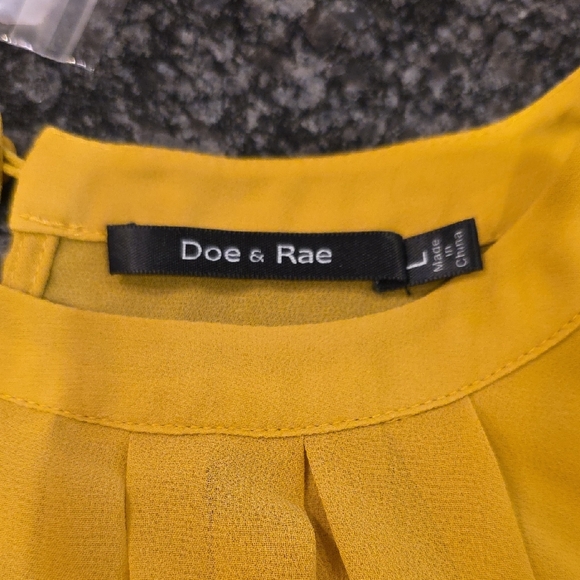 EUC Doe & Rae Large Mustard Ruffle Sleeve Blouse - Picture 3 of 6